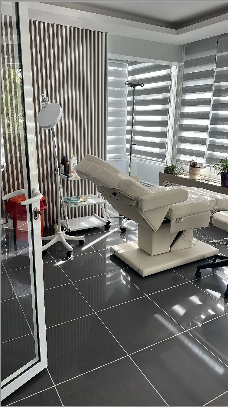 Clinic-provided photograph of Dr Ümit Abanuz Erbil