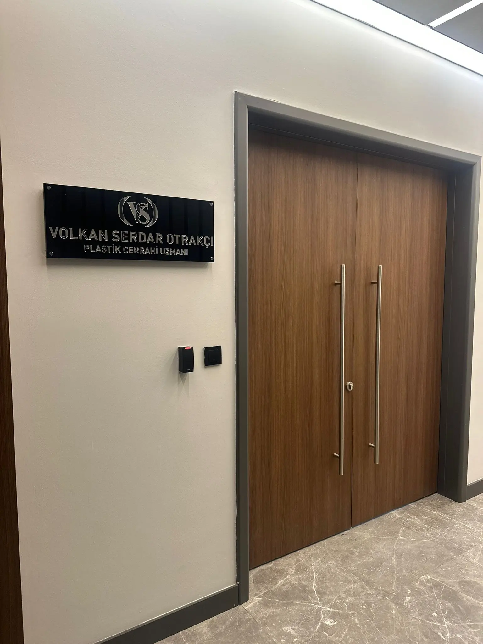 Clinic-provided photograph of Dr Volkan Serdar Otrakçı