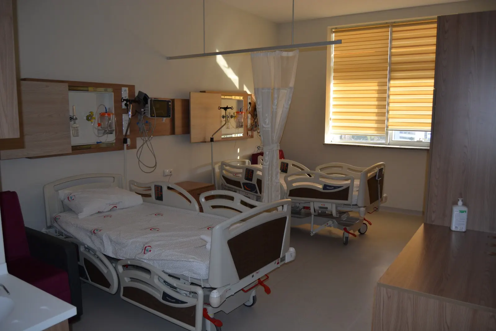 Clinic-provided photograph of Manisa Merkez Efendi State Hospital