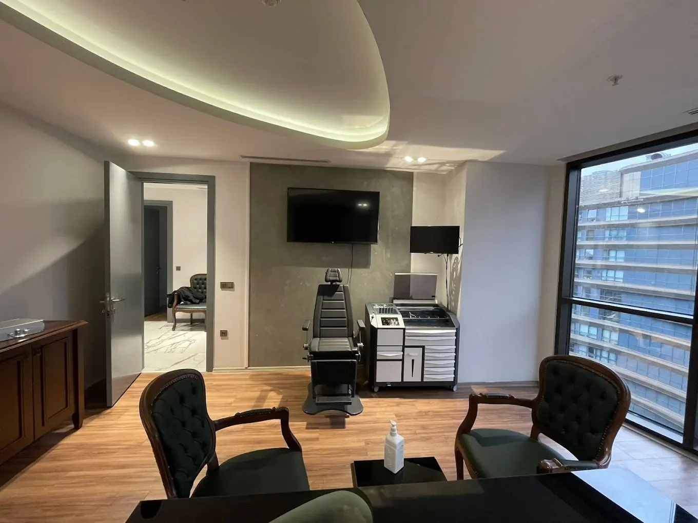 Clinic-provided photograph of Assoc. Prof. Dr Ufuk Düzenli