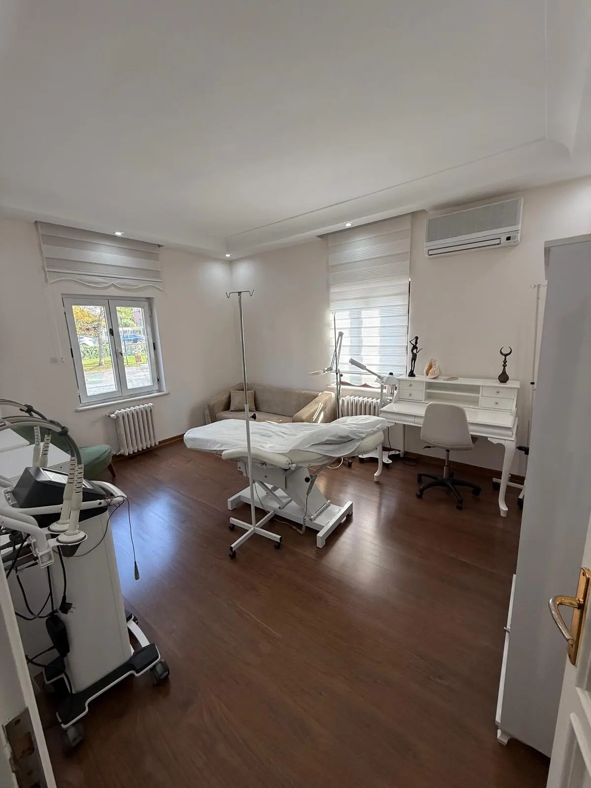Von der Klinik bereitgestelltes Foto von Dr. Nazan Karakuş