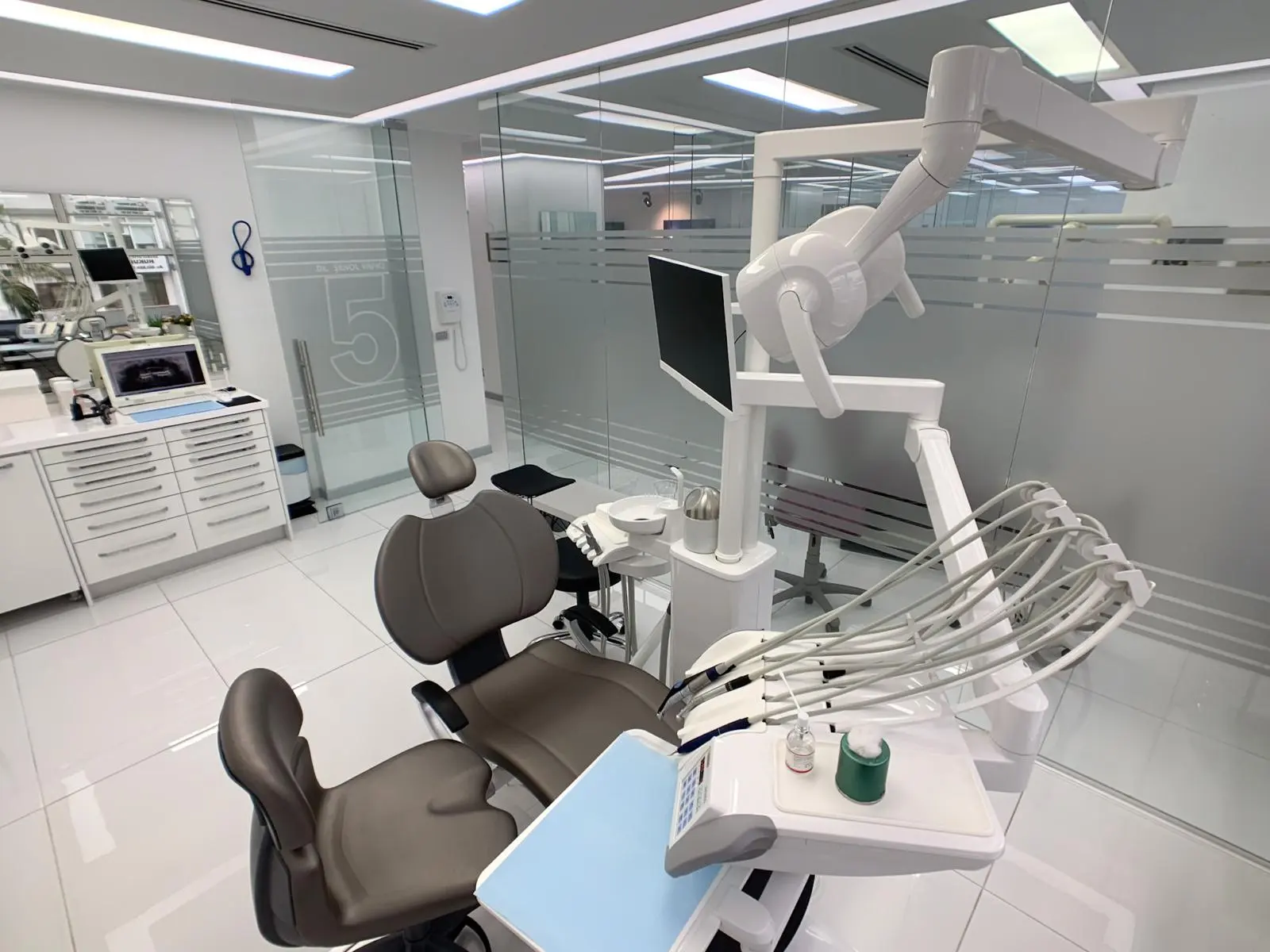 Von der Klinik bereitgestelltes Foto von A Dent