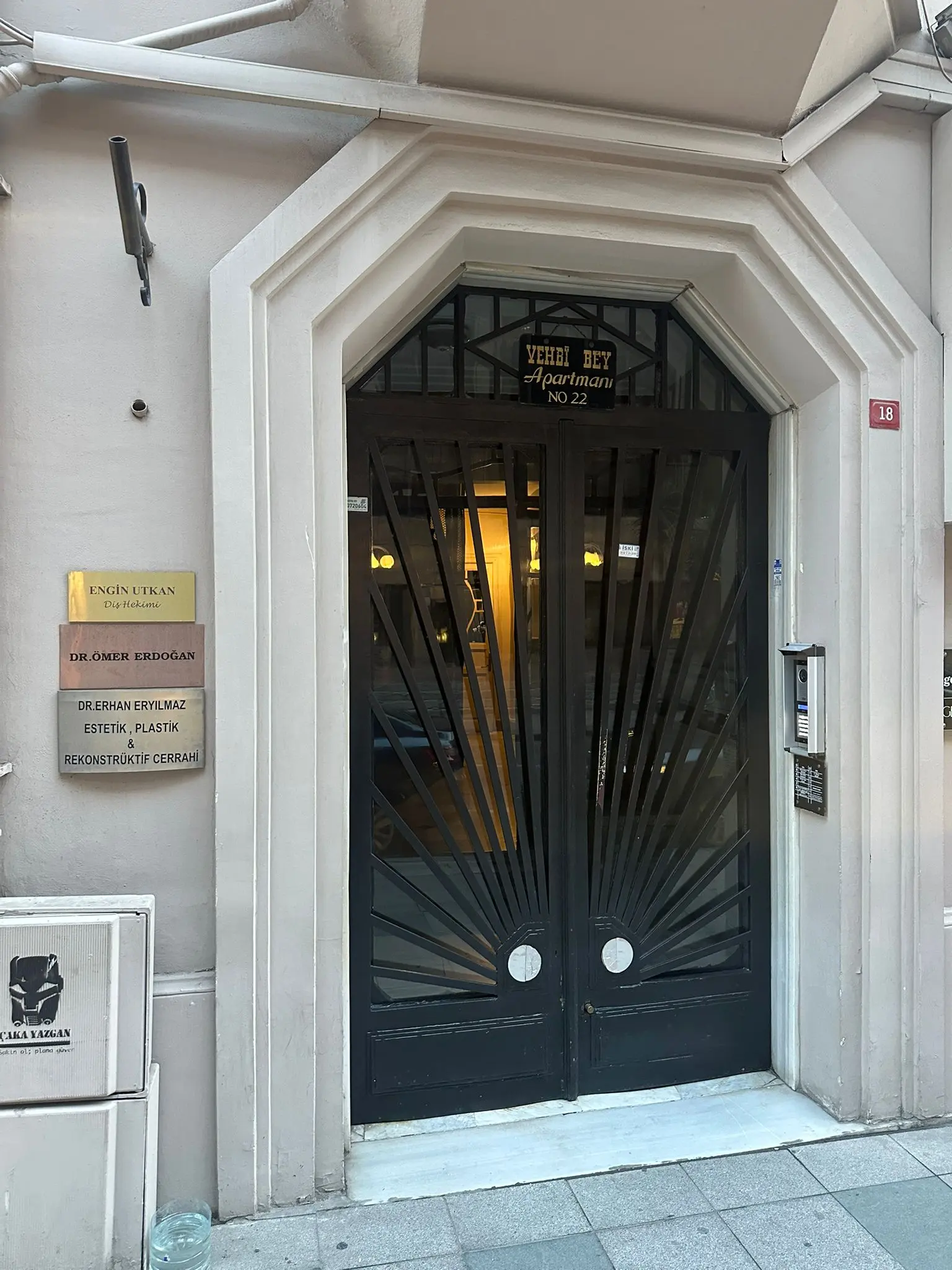 Clinic-provided photograph of Dr Ömer Erdoğan