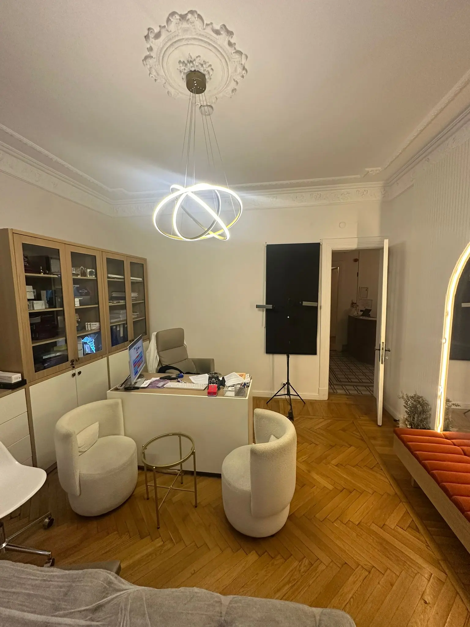 Clinic-provided photograph of Dr Ömer Erdoğan