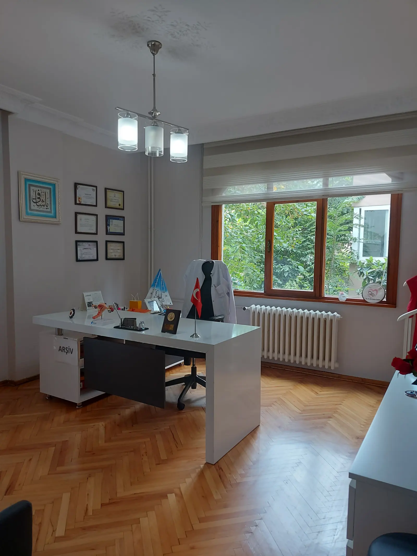 Clinic-provided photograph of Dr Hurşide Cevlan