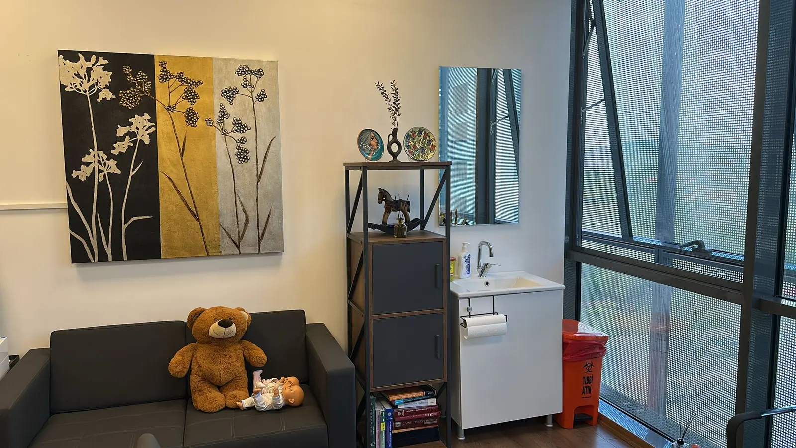 Clinic-provided photograph of Dr Elvan Yalçın