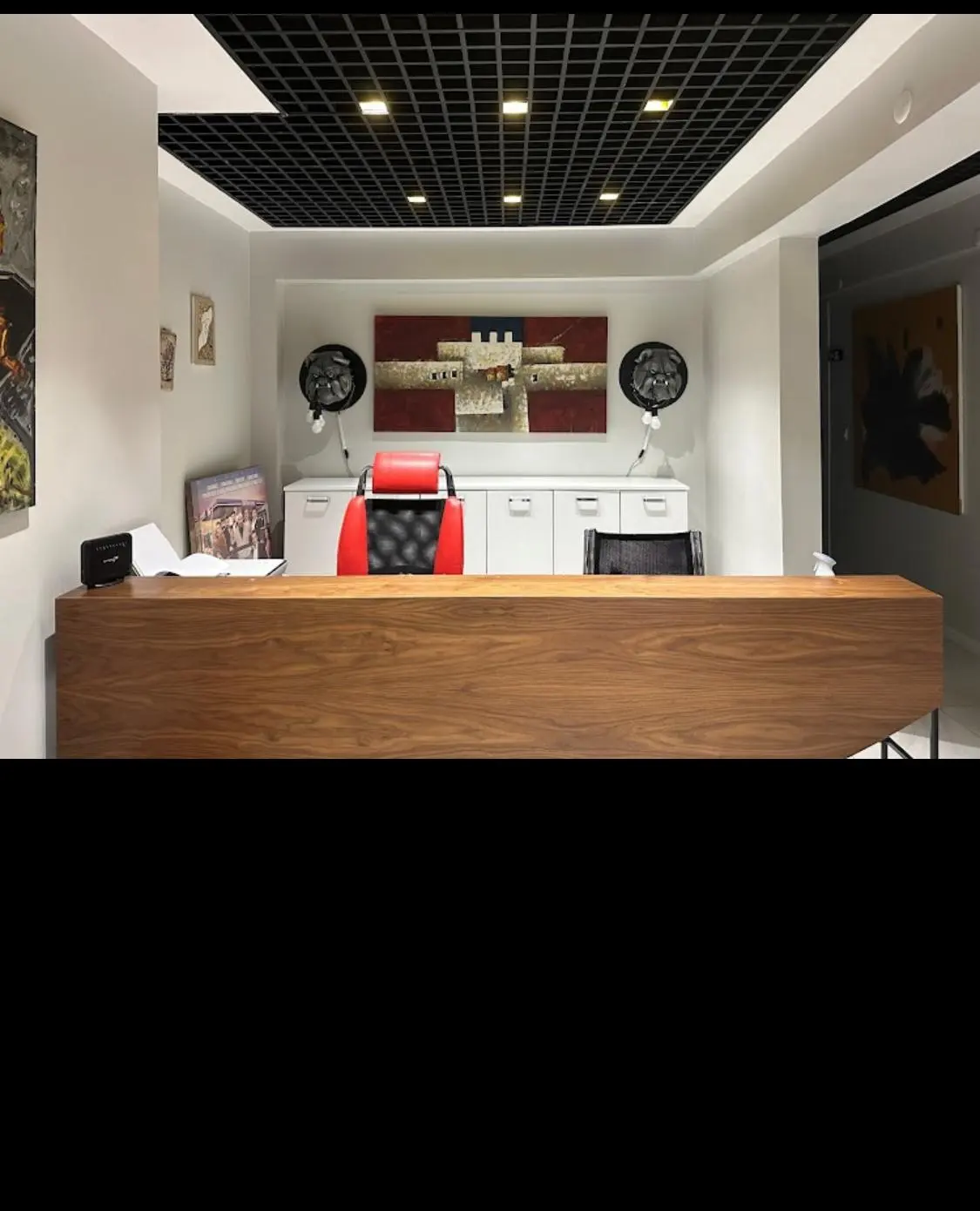 Clinic-provided photograph of Dr Elvan Bayraktar