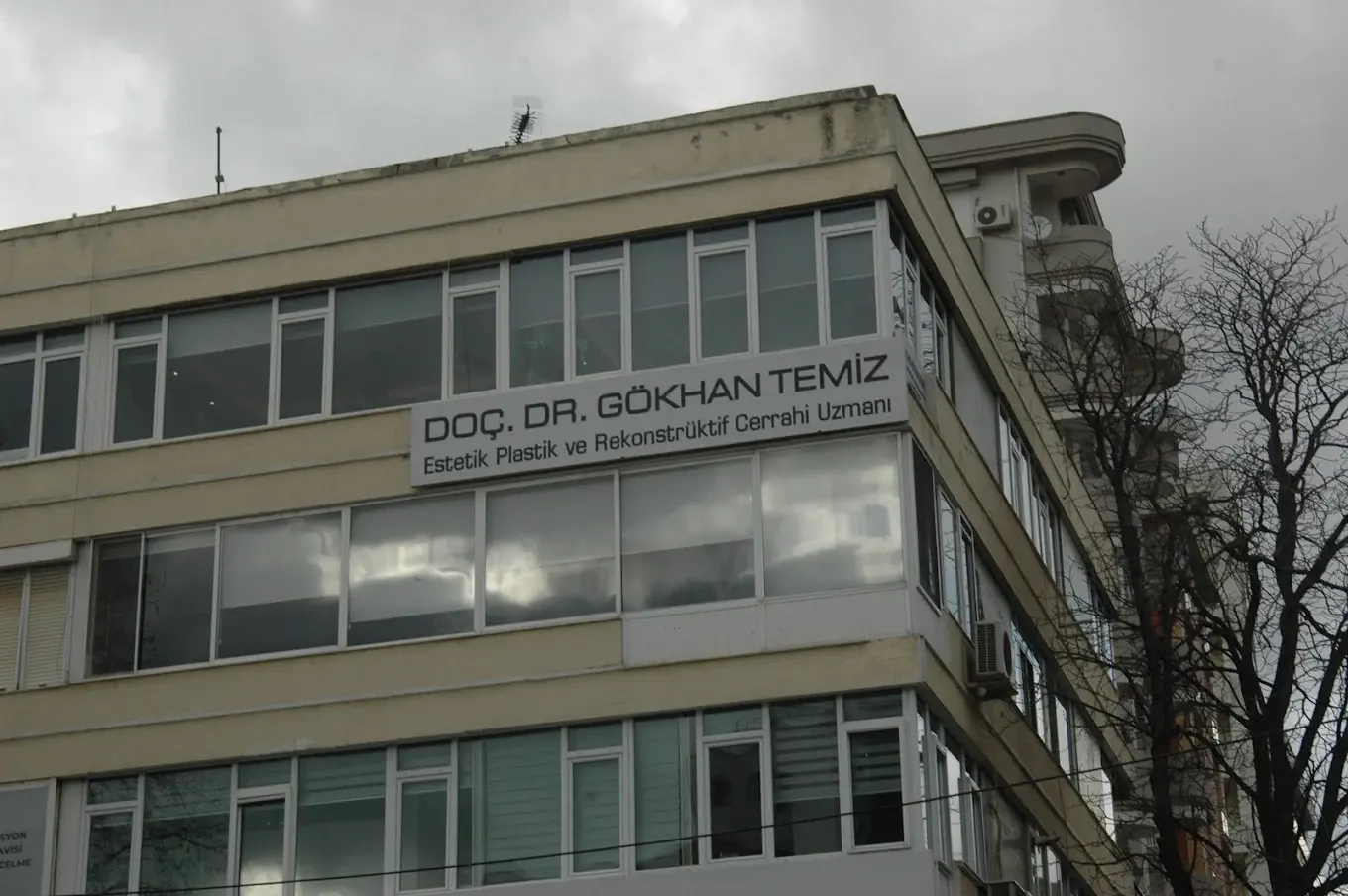 Clinic-provided photograph of Dr Gökhan Temiz