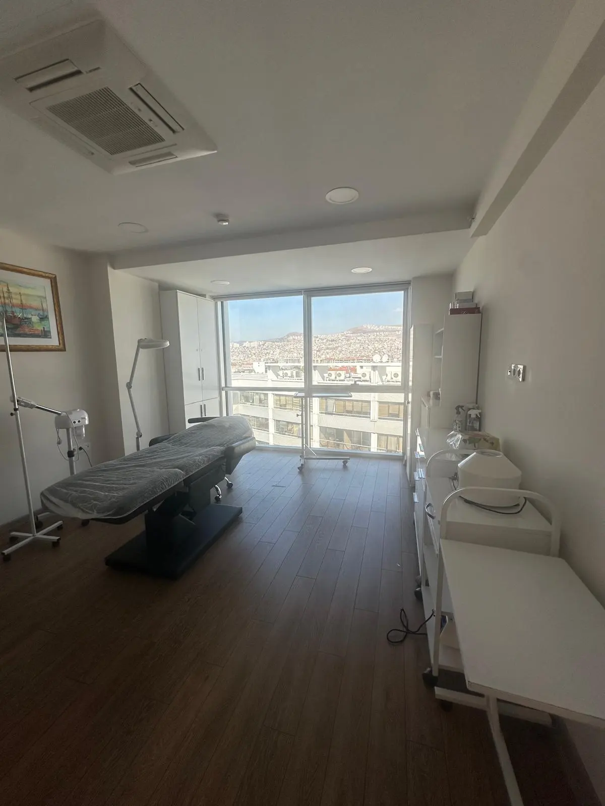 Clinic-provided photograph of Dr Ahmet Sarı