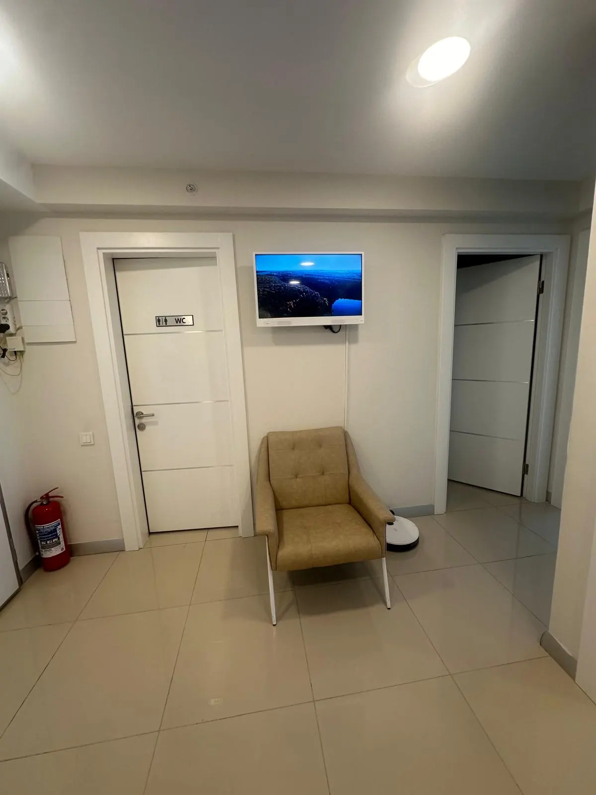 Clinic-provided photograph of Dr Ahmet Sarı