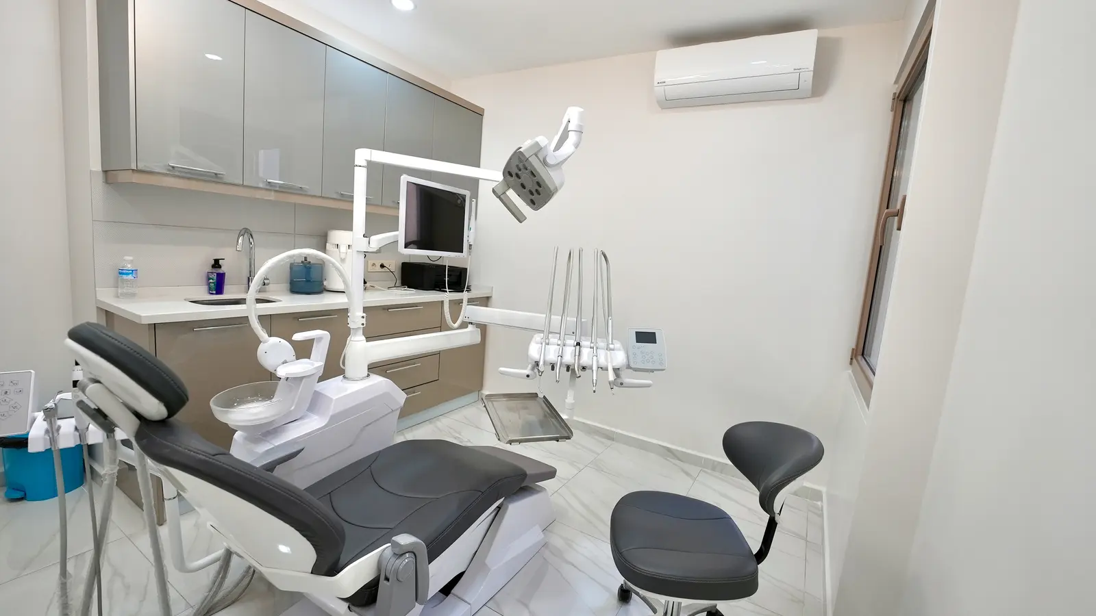 Clinic-provided photograph of Emel Dental Clinic