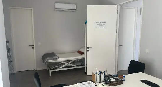 Clinic-provided photograph of Dr Oğuz Kılıç