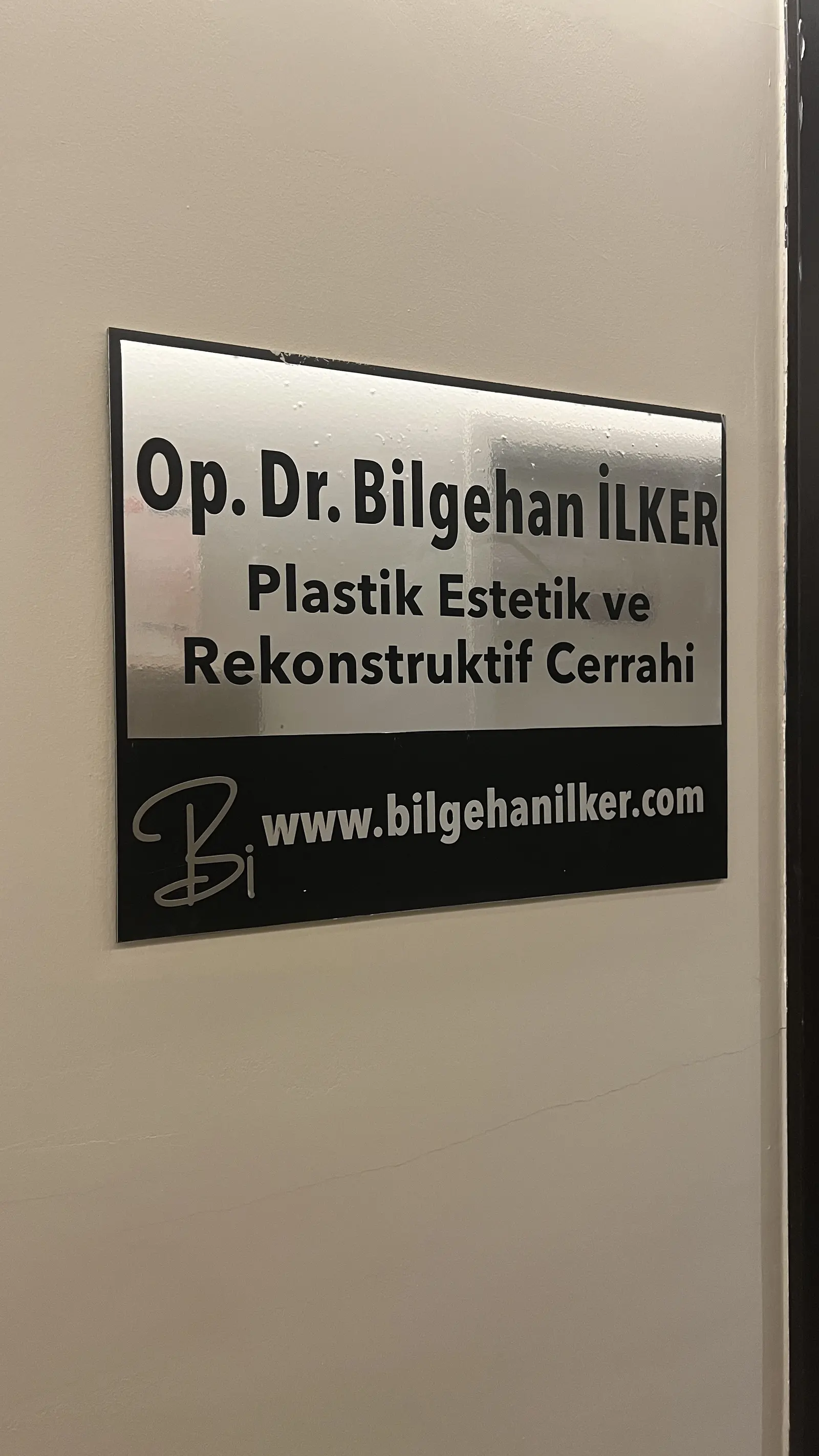 Von der Klinik bereitgestelltes Foto von Dr. Bilgehan İlker