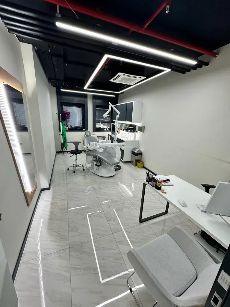Clinic-provided photograph of Loyal Dental Taksim