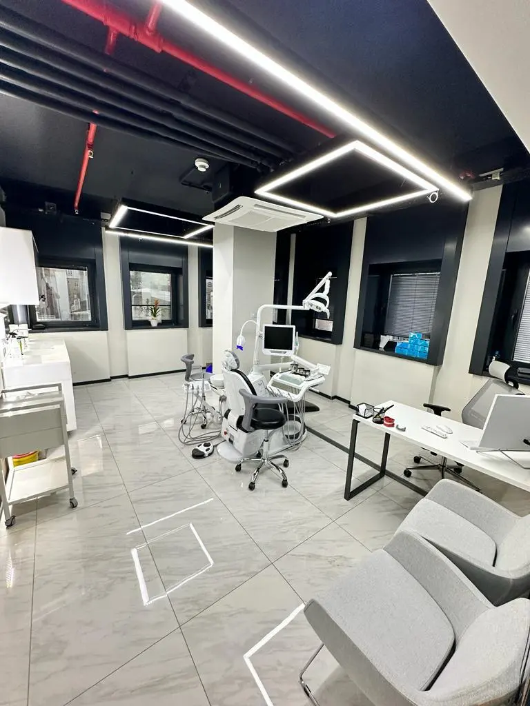 Clinic-provided photograph of Loyal Dental Taksim