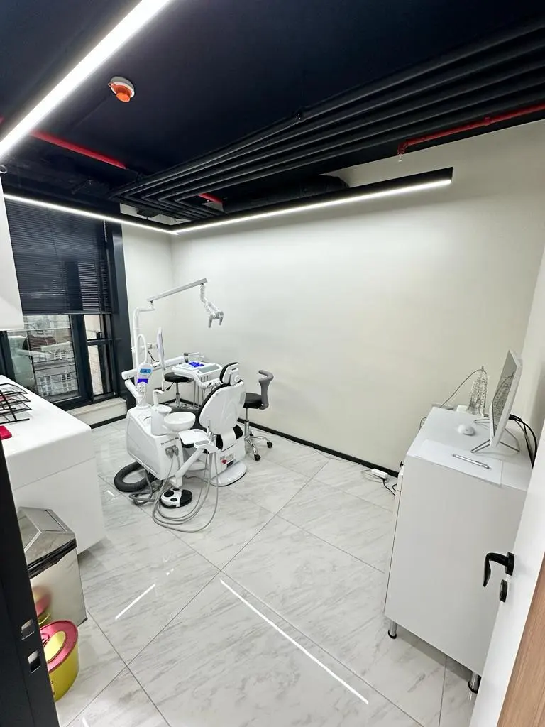 Clinic-provided photograph of Loyal Dental Taksim