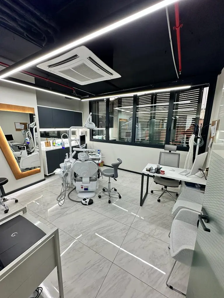 Clinic-provided photograph of Loyal Dental Taksim