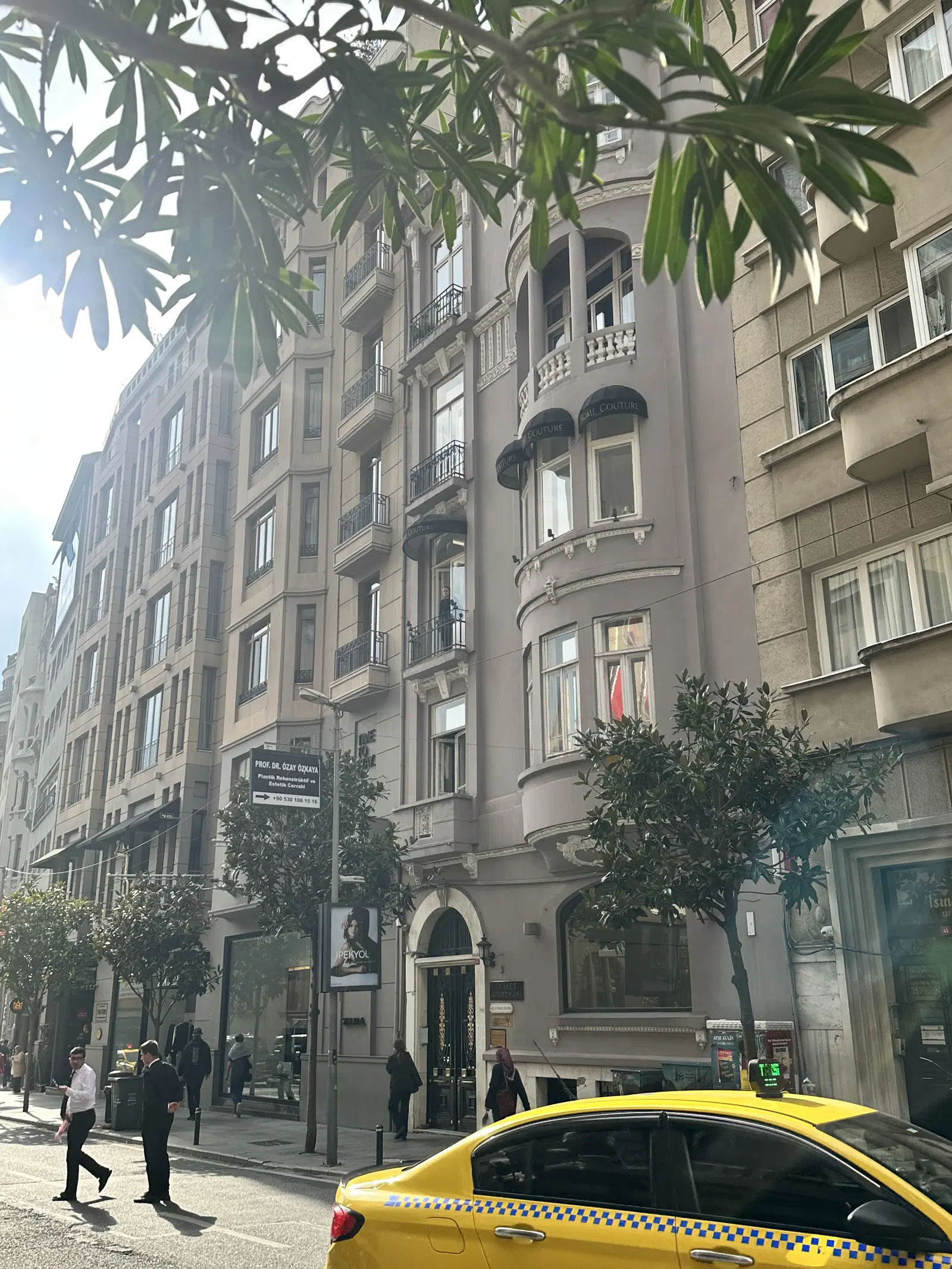 Clinic-provided photograph of Prof. Dr Özay Özkaya