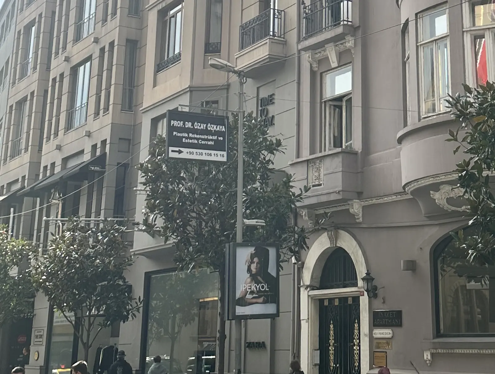 Clinic-provided photograph of Prof. Dr Özay Özkaya