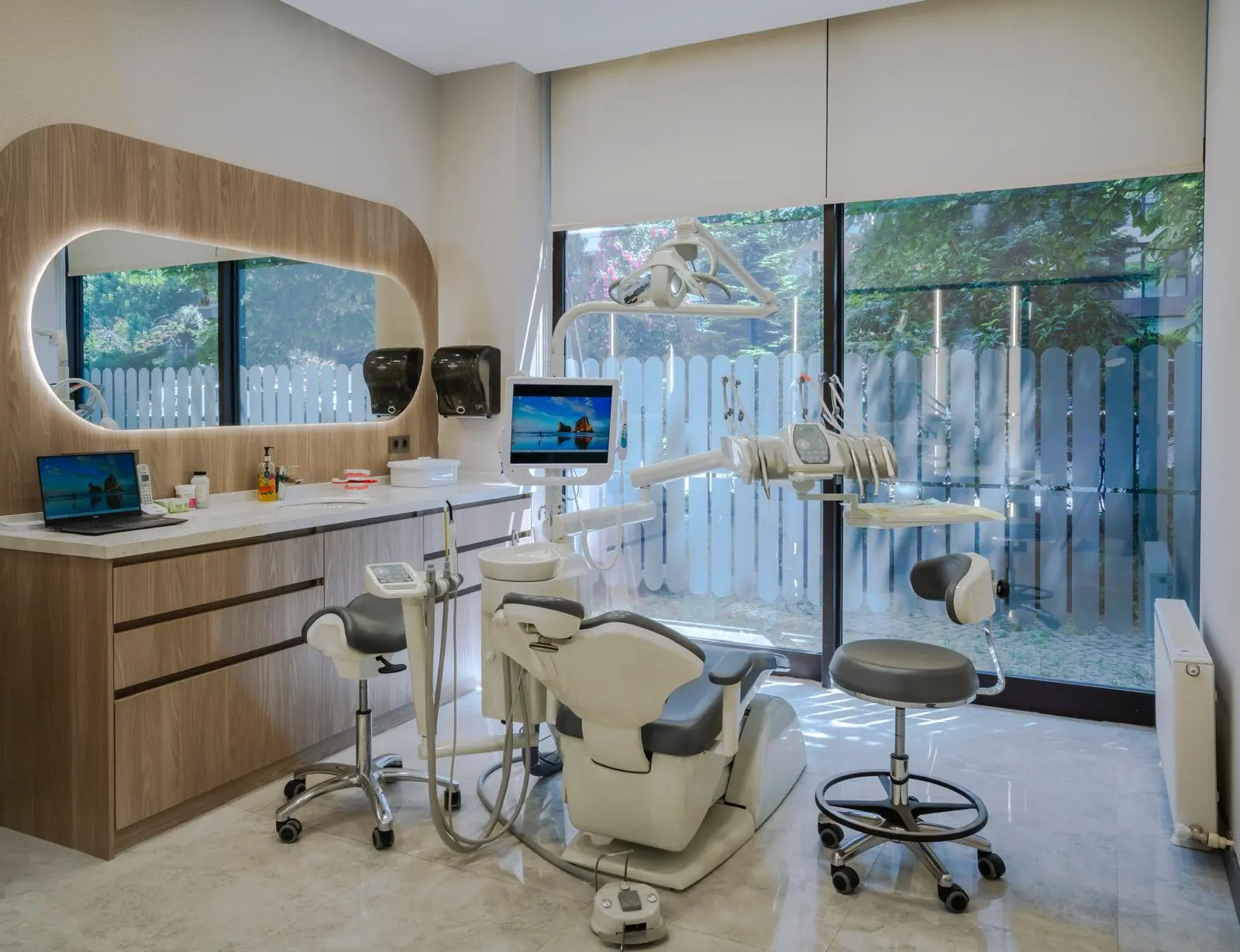 Clinic-provided photograph of 216 Dental Clinic