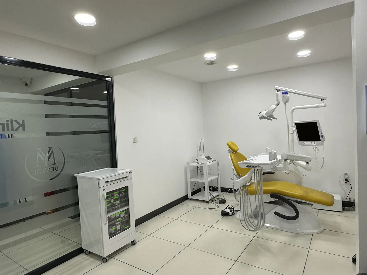 Clinic-provided photograph of M.Y. Dental