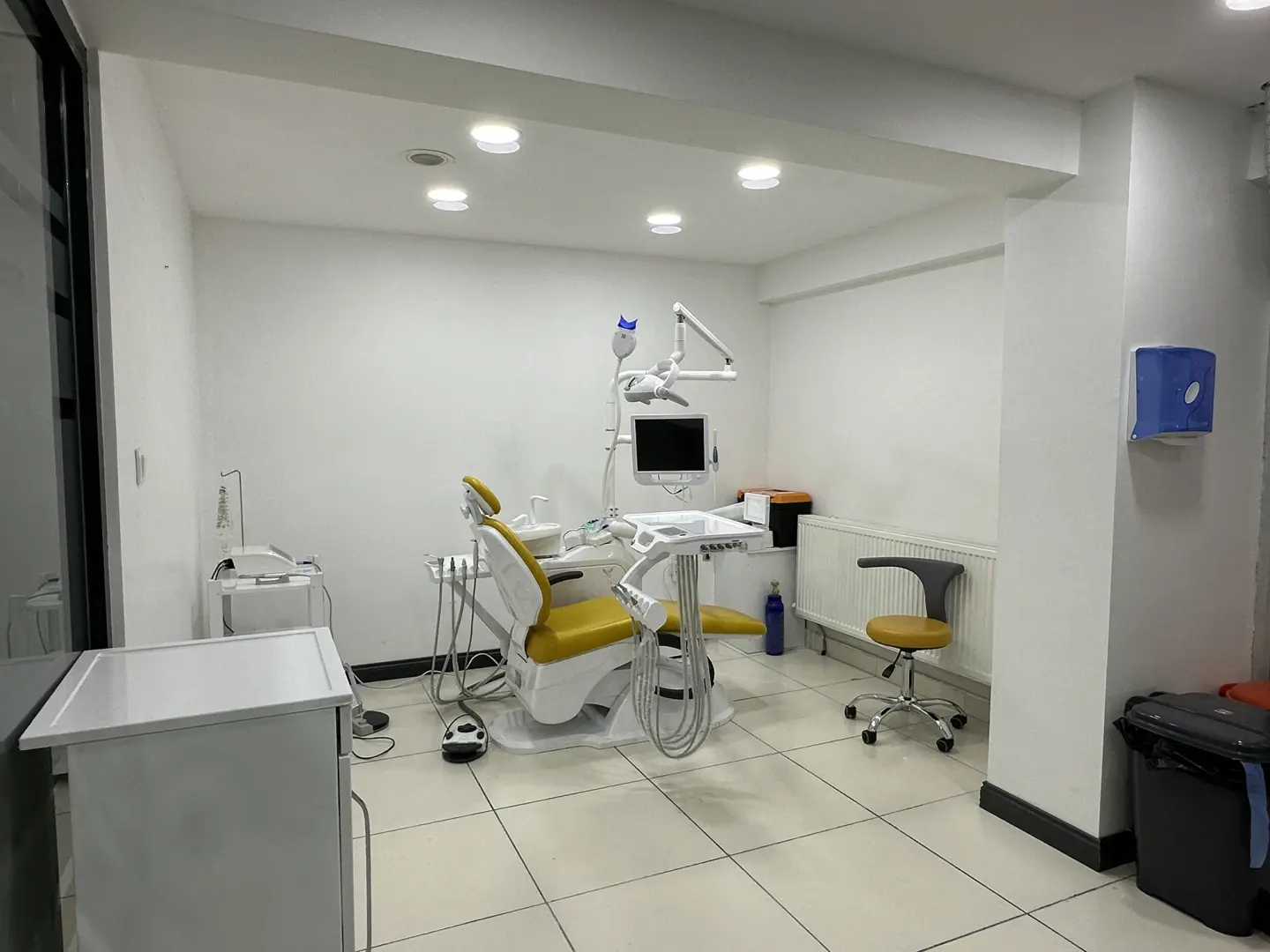 Clinic-provided photograph of M.Y. Dental