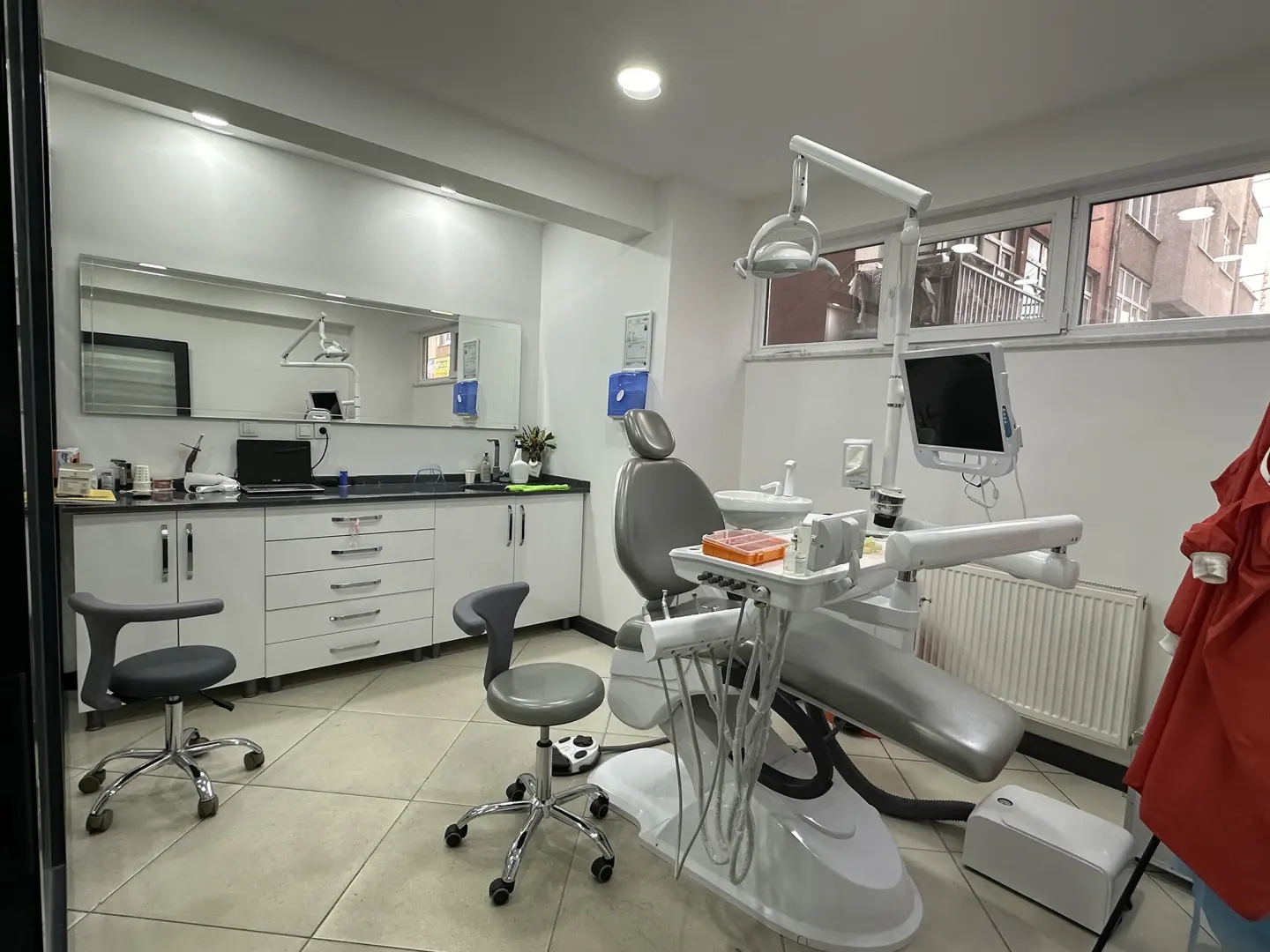 Clinic-provided photograph of M.Y. Dental