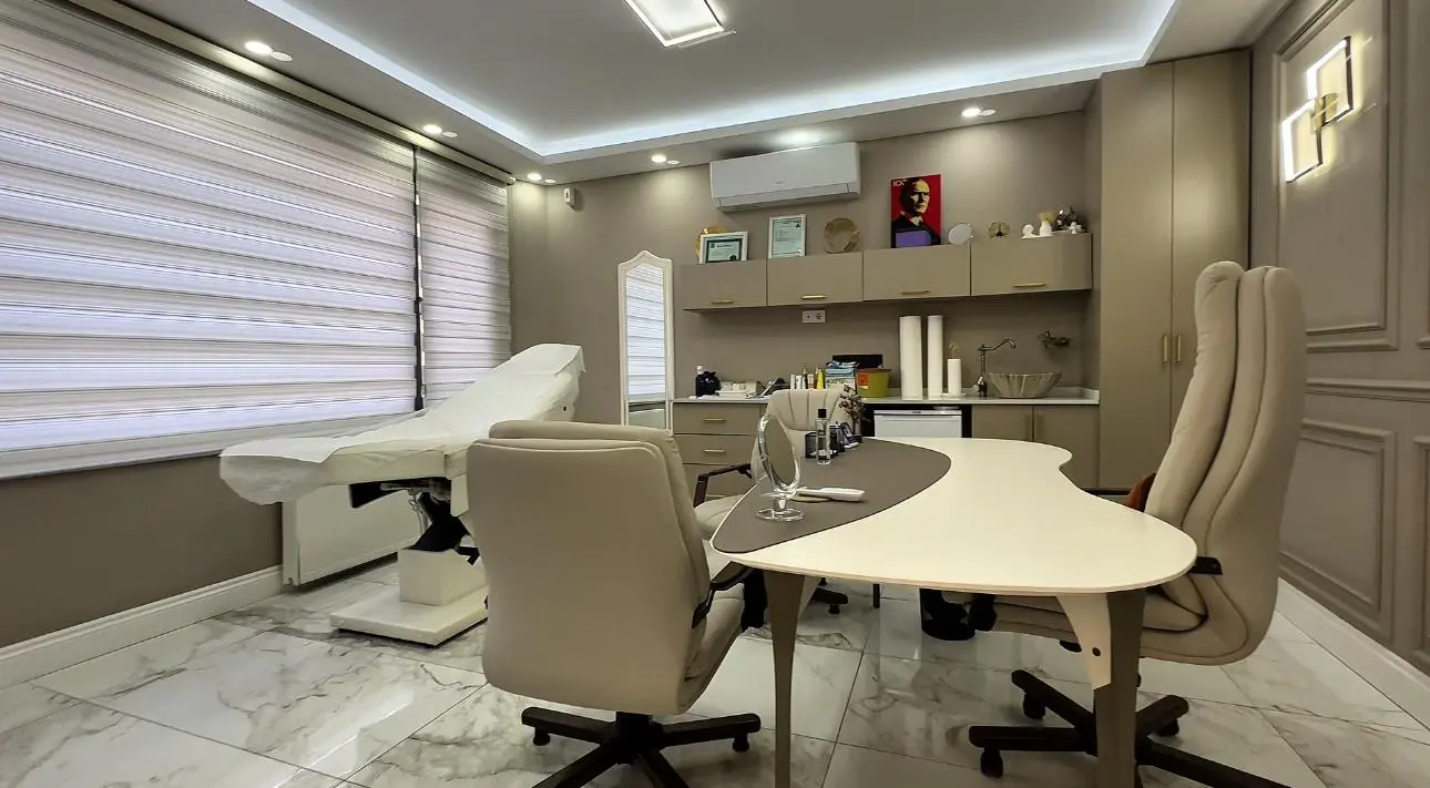 Clinic-provided photograph of Dr Yavuz Arıcı