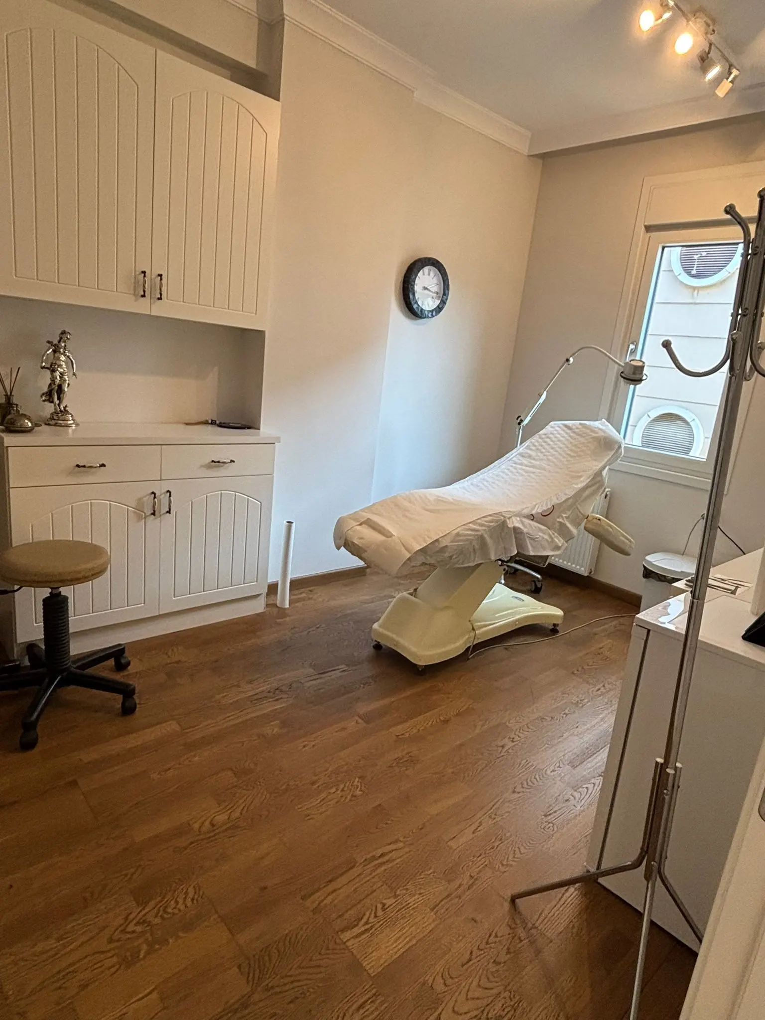 Clinic-provided photograph of Dr Tuba Erdoğan