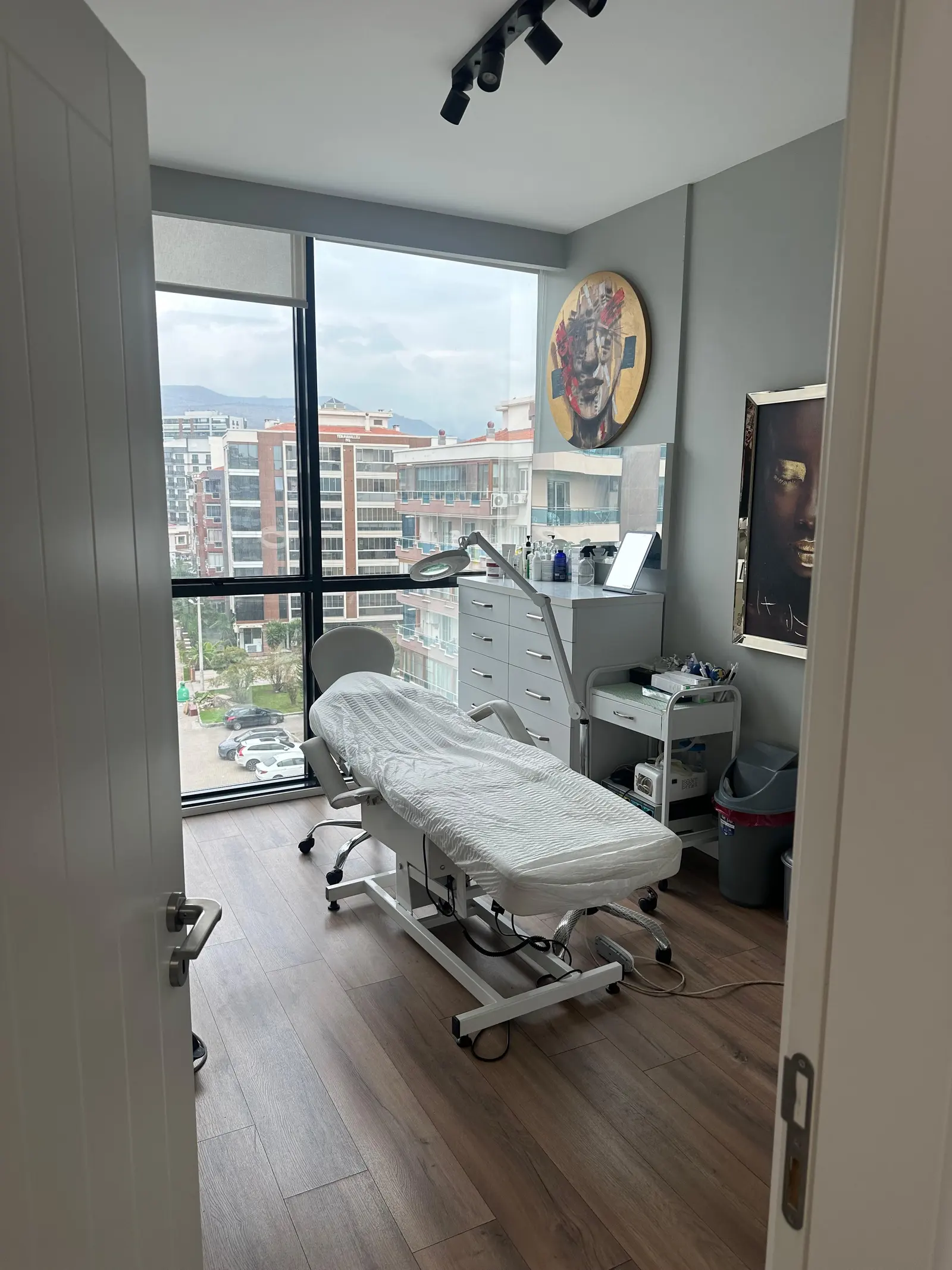 Von der Klinik bereitgestelltes Foto von Dr. Mehmet Sucubaşı