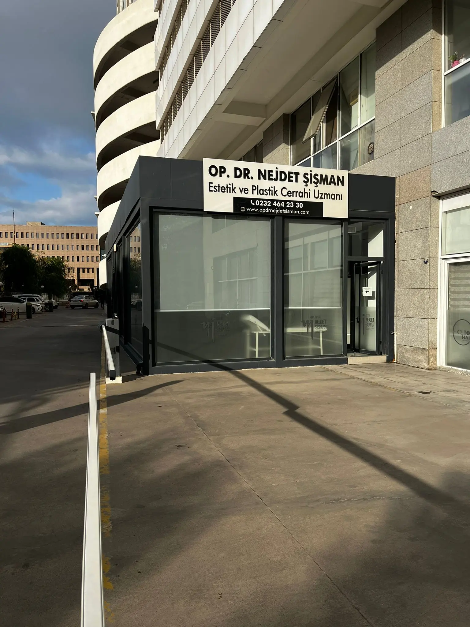 Clinic-provided photograph of Dr Nejdet Şişman