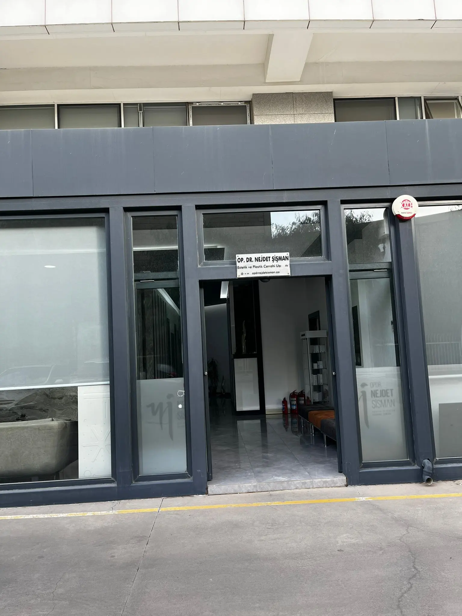 Clinic-provided photograph of Dr Nejdet Şişman