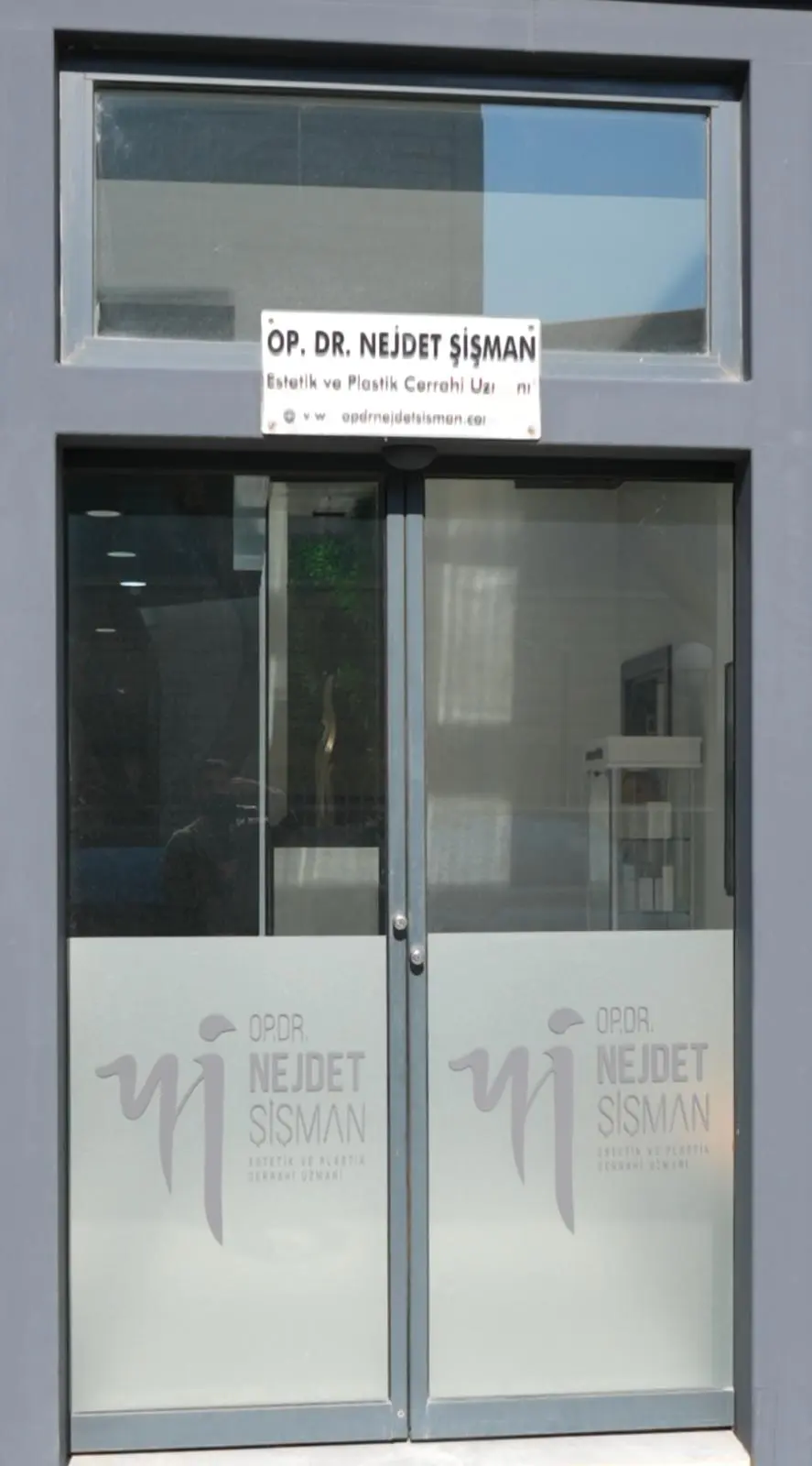 Clinic-provided photograph of Dr Nejdet Şişman