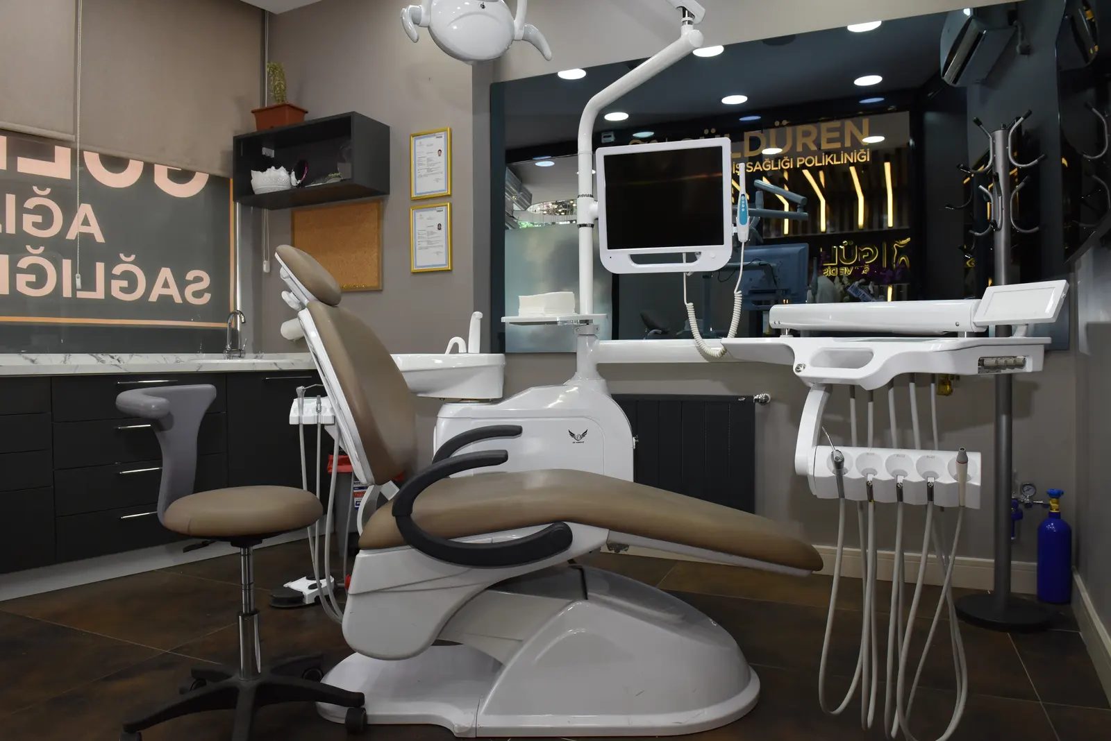 Clinic-provided photograph of Güldüren Dental Clinic