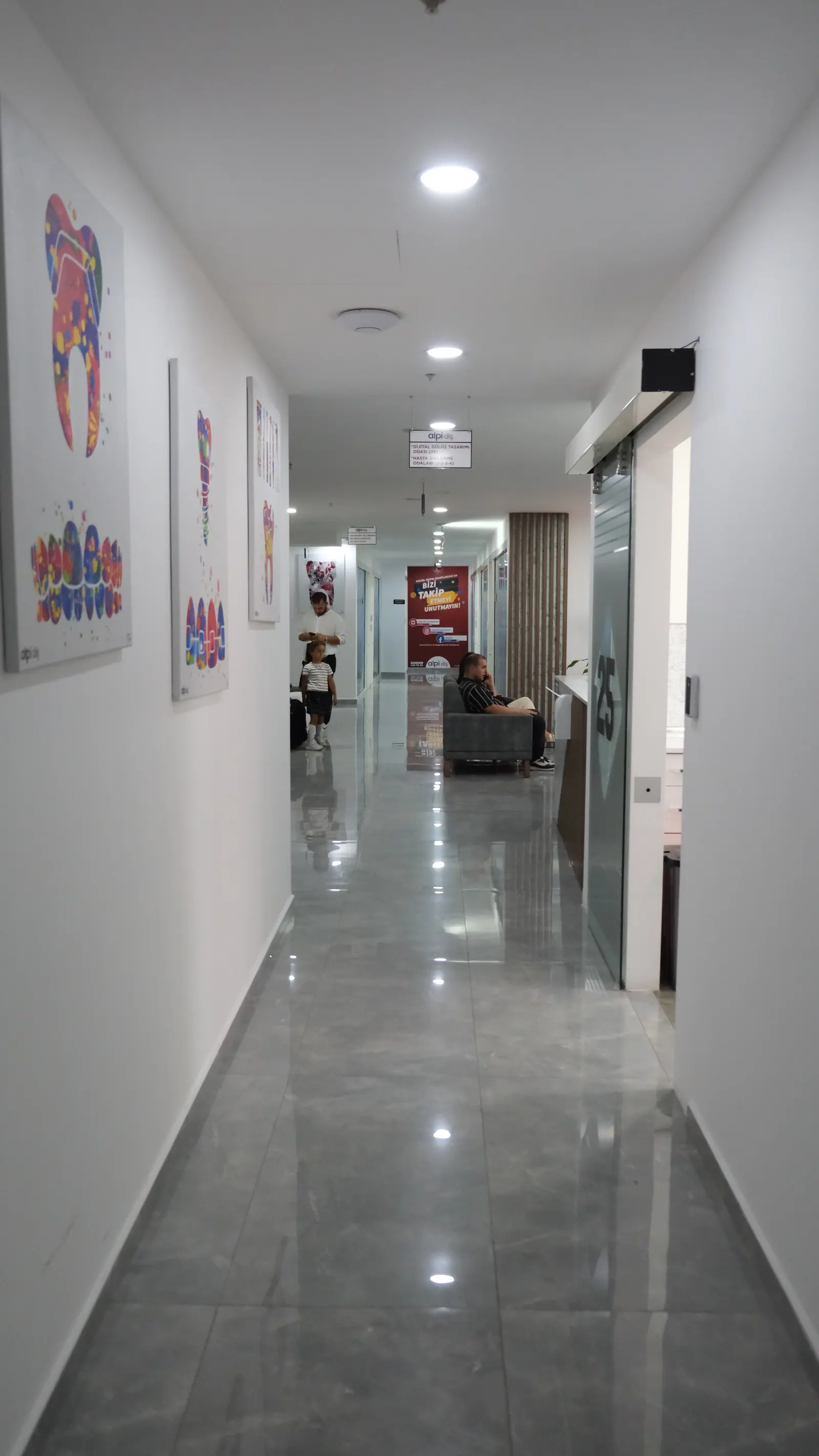 Von der Klinik bereitgestelltes Foto von Alpi Kaynarca Zahnklinik