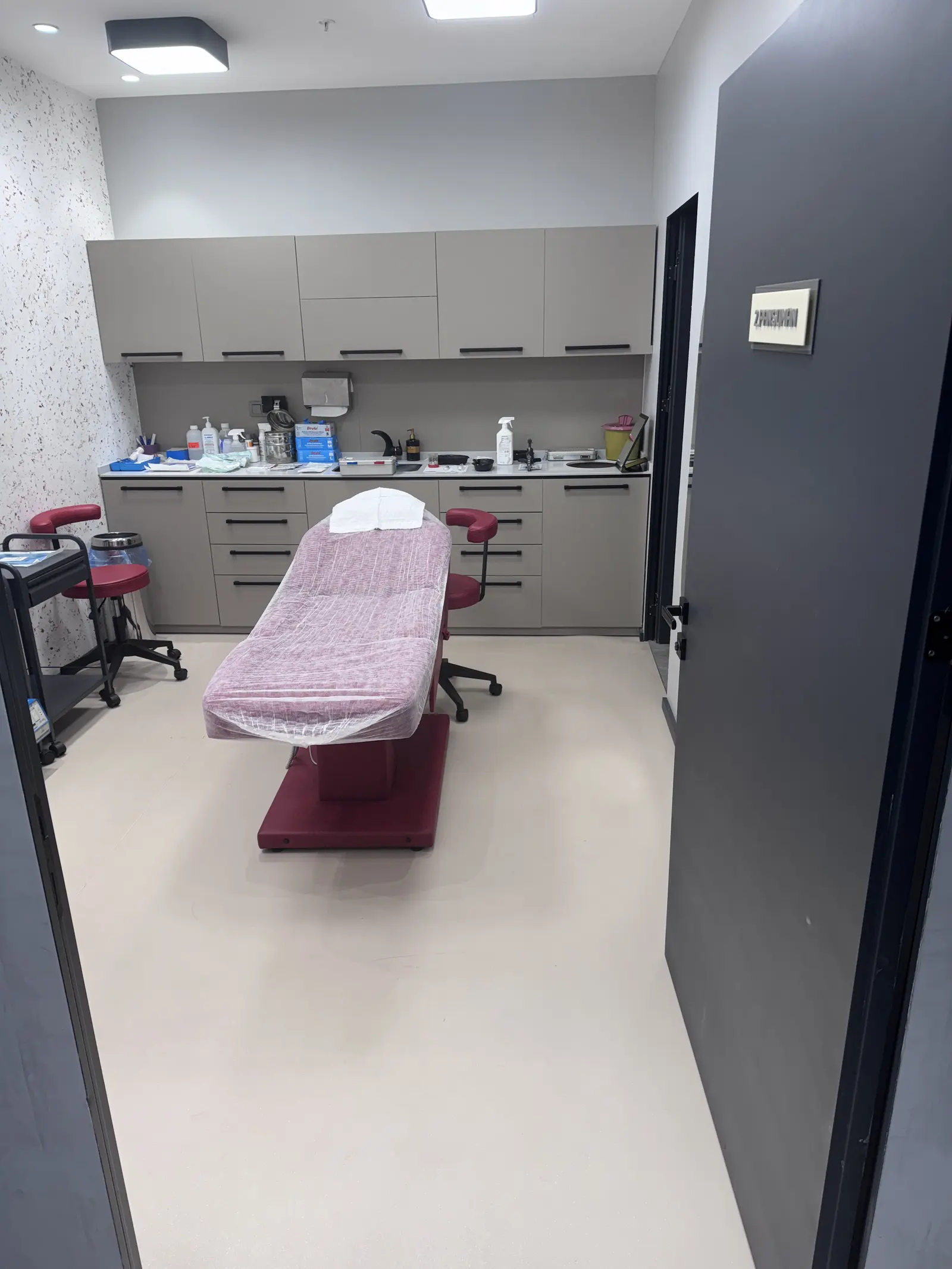 Clinic-provided photograph of Dr Salih Emre Üregen