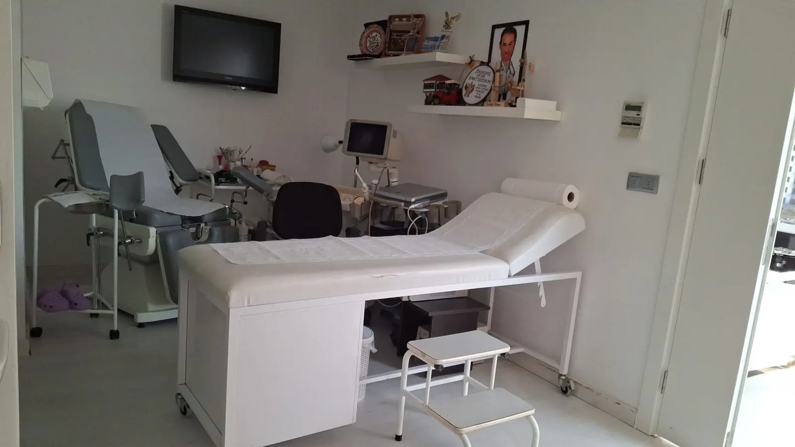 Clinic-provided photograph of Dr İsmet Yıldırım