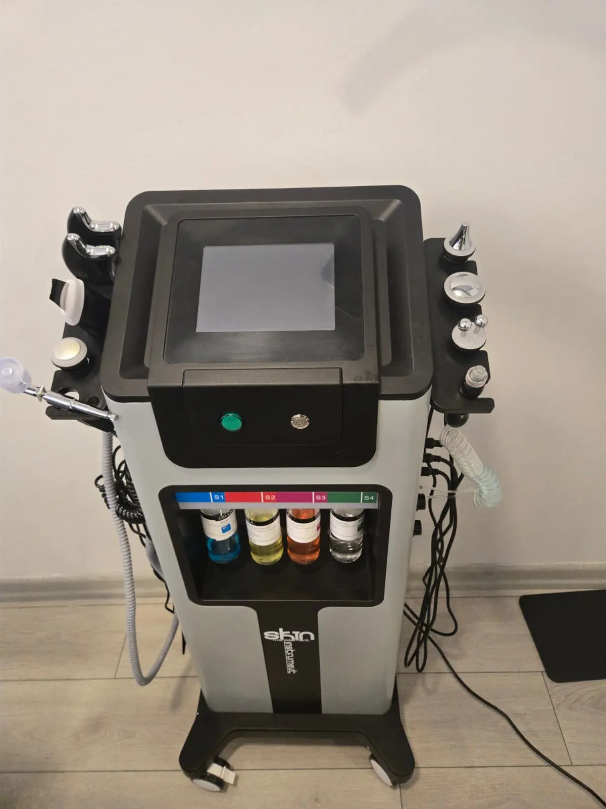 Clinic-provided photograph of Dr Volkan Bayraktar