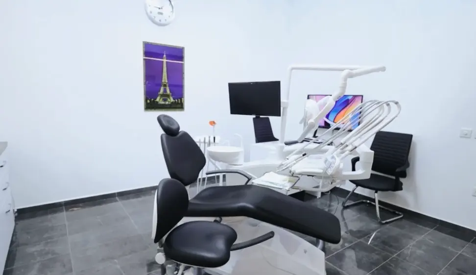 Clinic-provided photograph of Er Dental Clinic