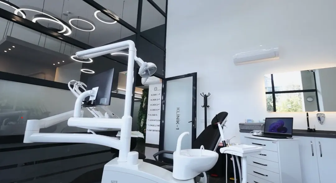 Clinic-provided photograph of Er Dental Clinic