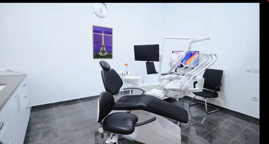 Clinic-provided photograph of Er Dental Clinic
