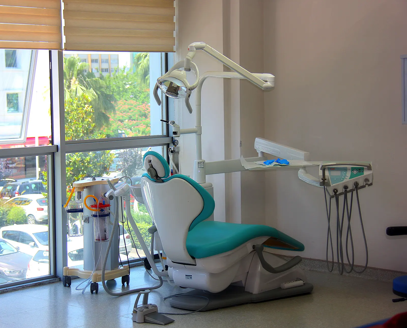 Clinic-provided photograph of Bornova Dental Hospital