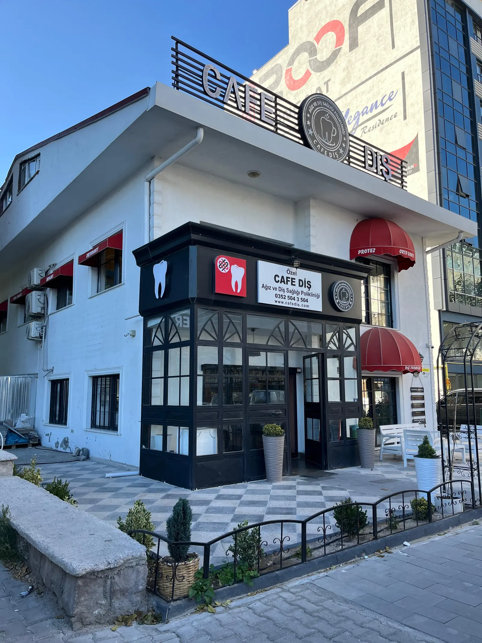 Clinic-provided photograph of Cafe Dental Clinic