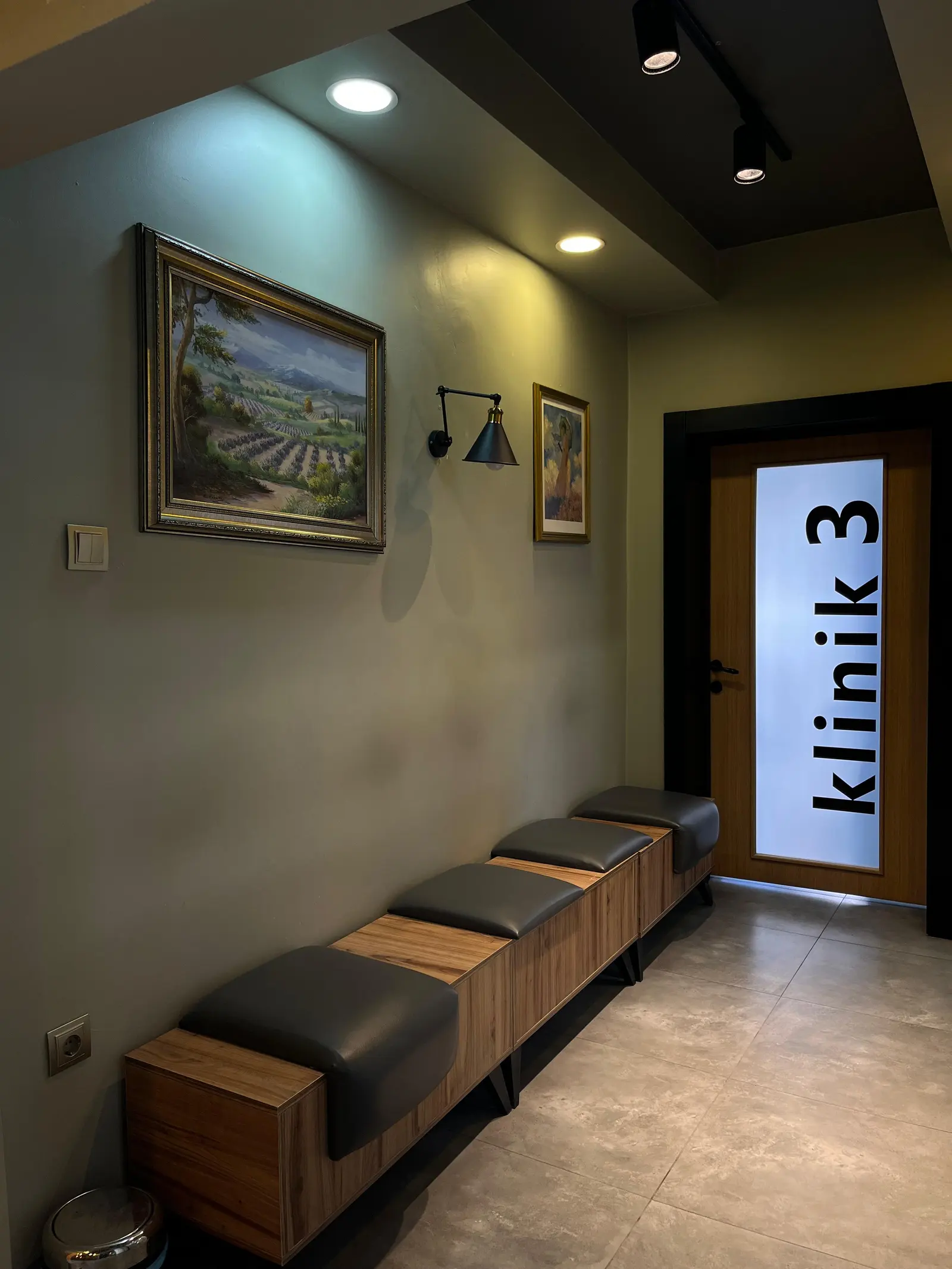 Clinic-provided photograph of Cafe Dental Clinic
