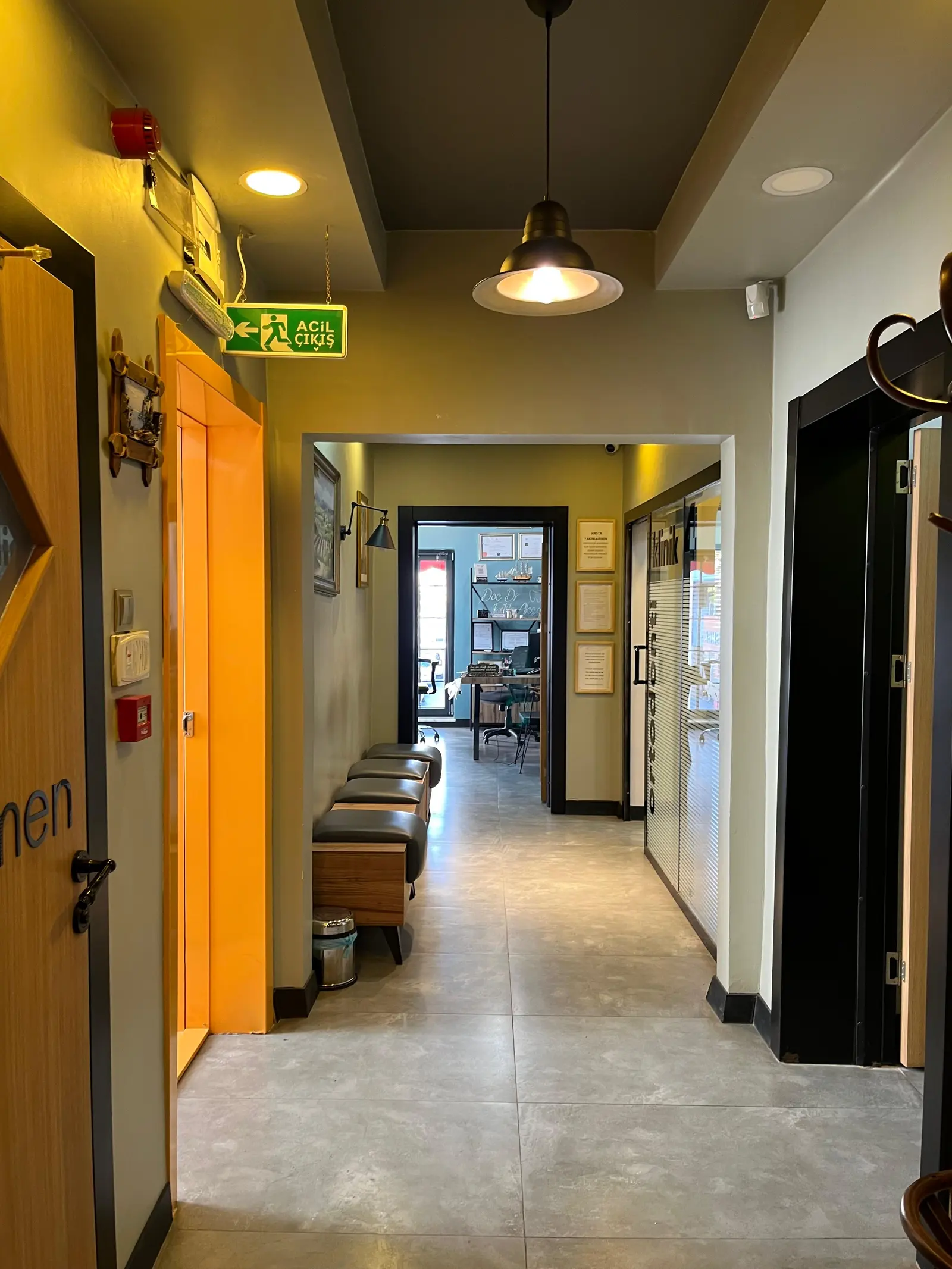 Clinic-provided photograph of Cafe Dental Clinic