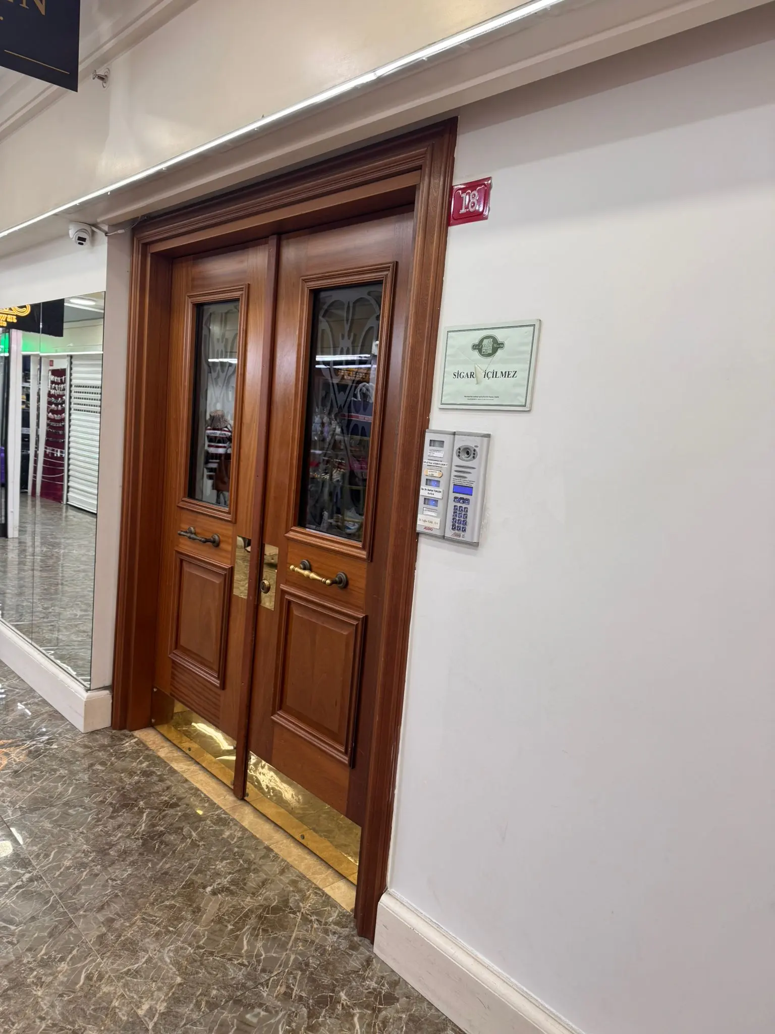 Von der Klinik bereitgestelltes Foto von Dr. Turhan Güldaş