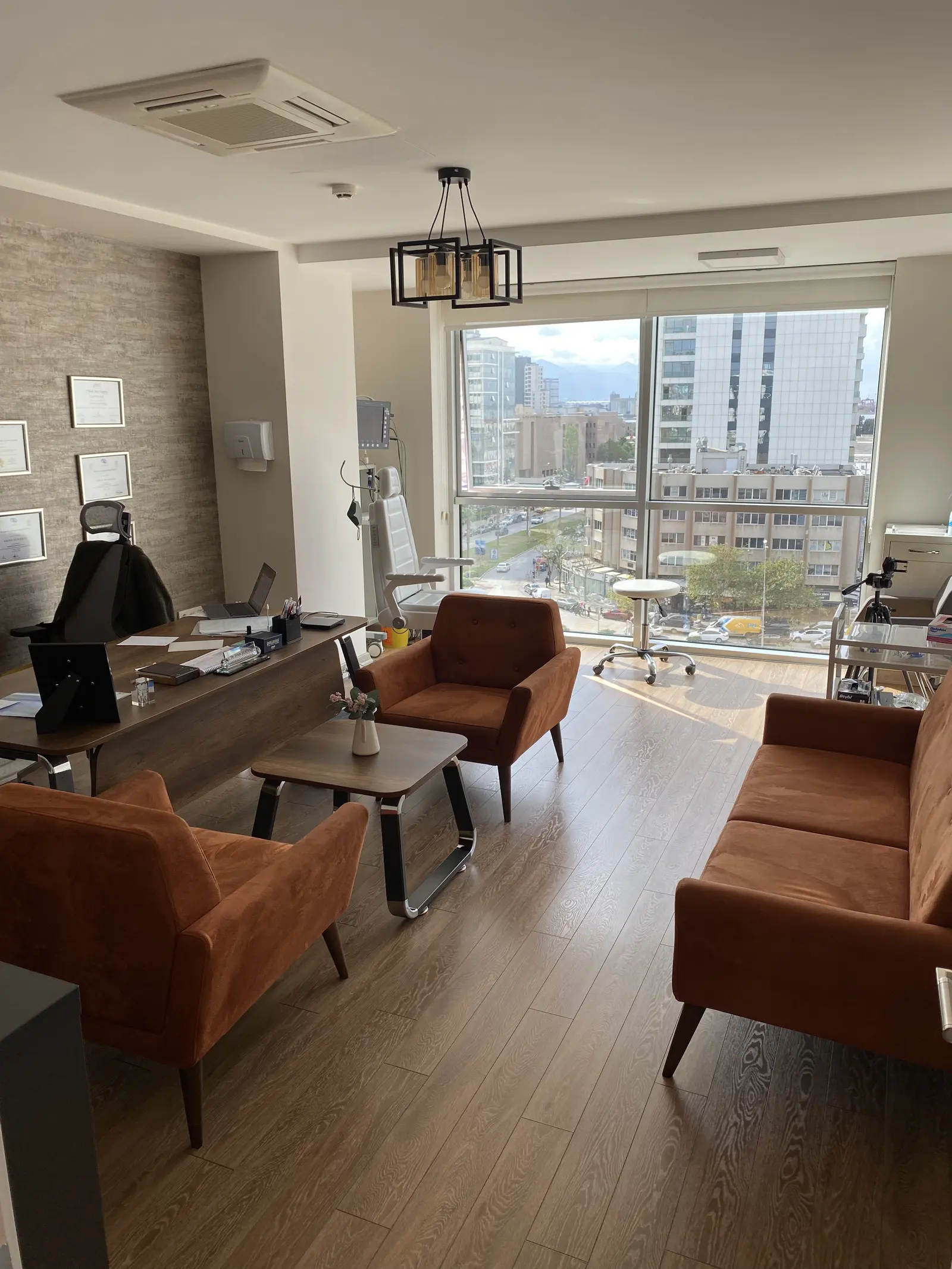Clinic-provided photograph of Assoc. Prof. Dr Erhan Demirhan