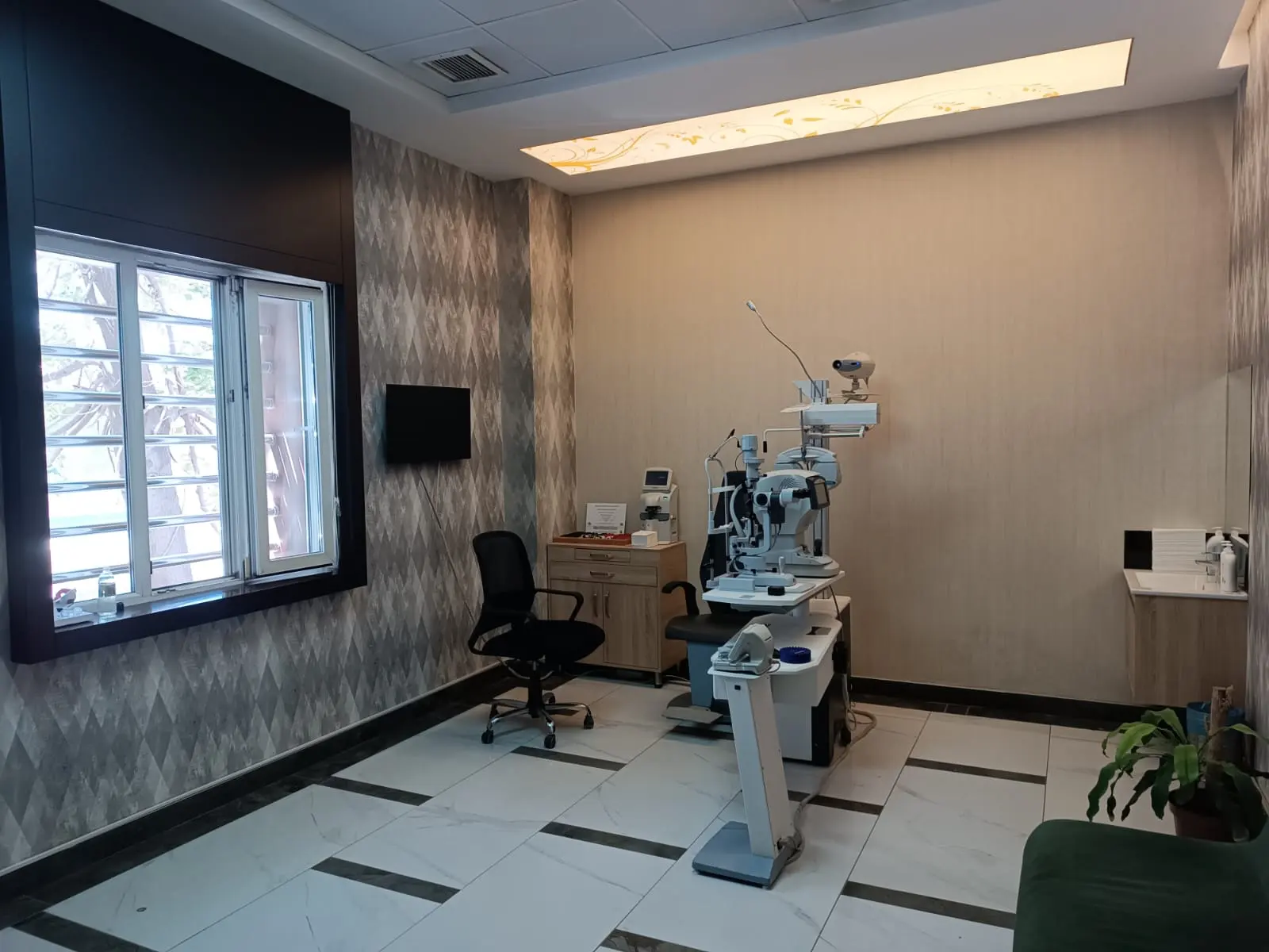 Clinic-provided photograph of Uğur Eye Hospital