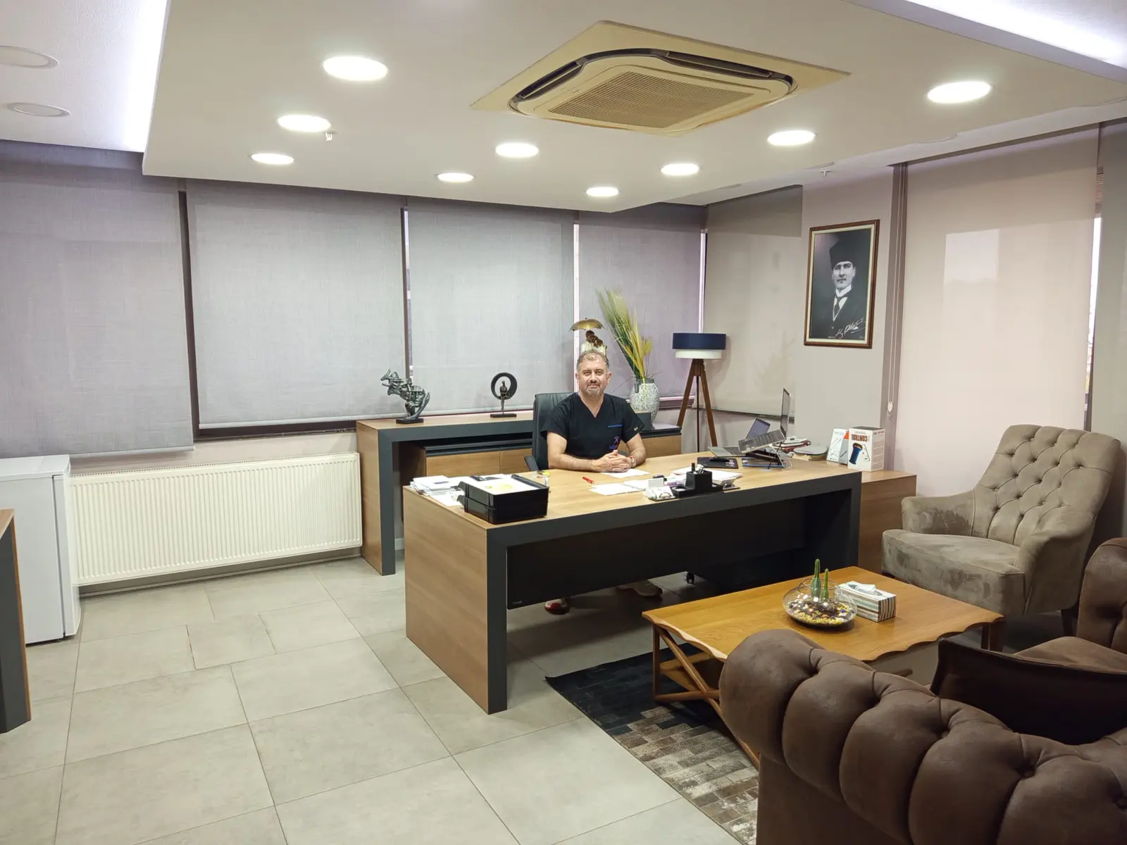 Von der Klinik bereitgestelltes Foto von Dr. Niyazi Umut Özdemir