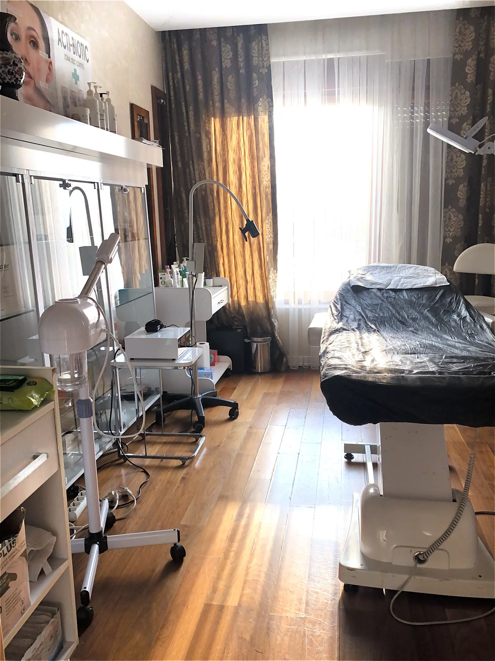 Clinic-provided photograph of Dr Mehmet Arif Karagöz